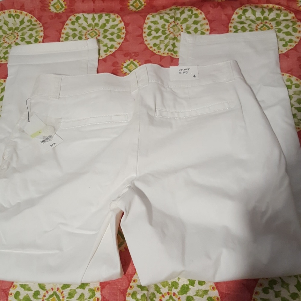 New Ladies white crown and Ivy capris size 4